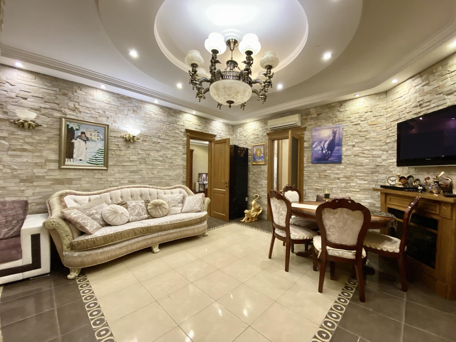 квартира із паркингом, 2 кімната +кухня студія #3