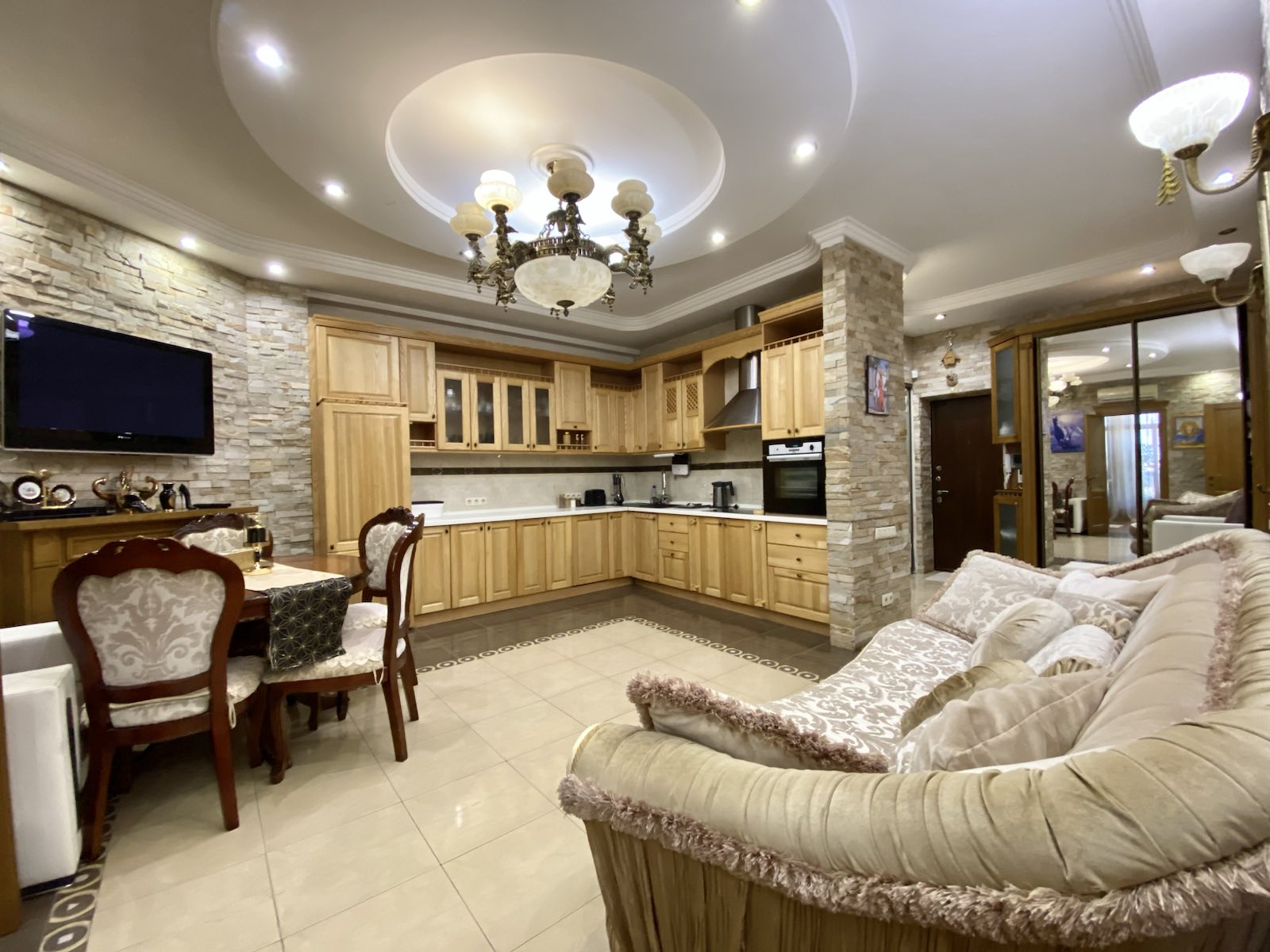 квартира із паркингом, 2 кімната +кухня студія #5