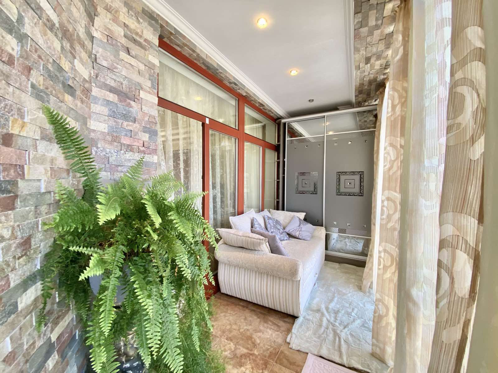 квартира із паркингом, 2 кімната +кухня студія #12