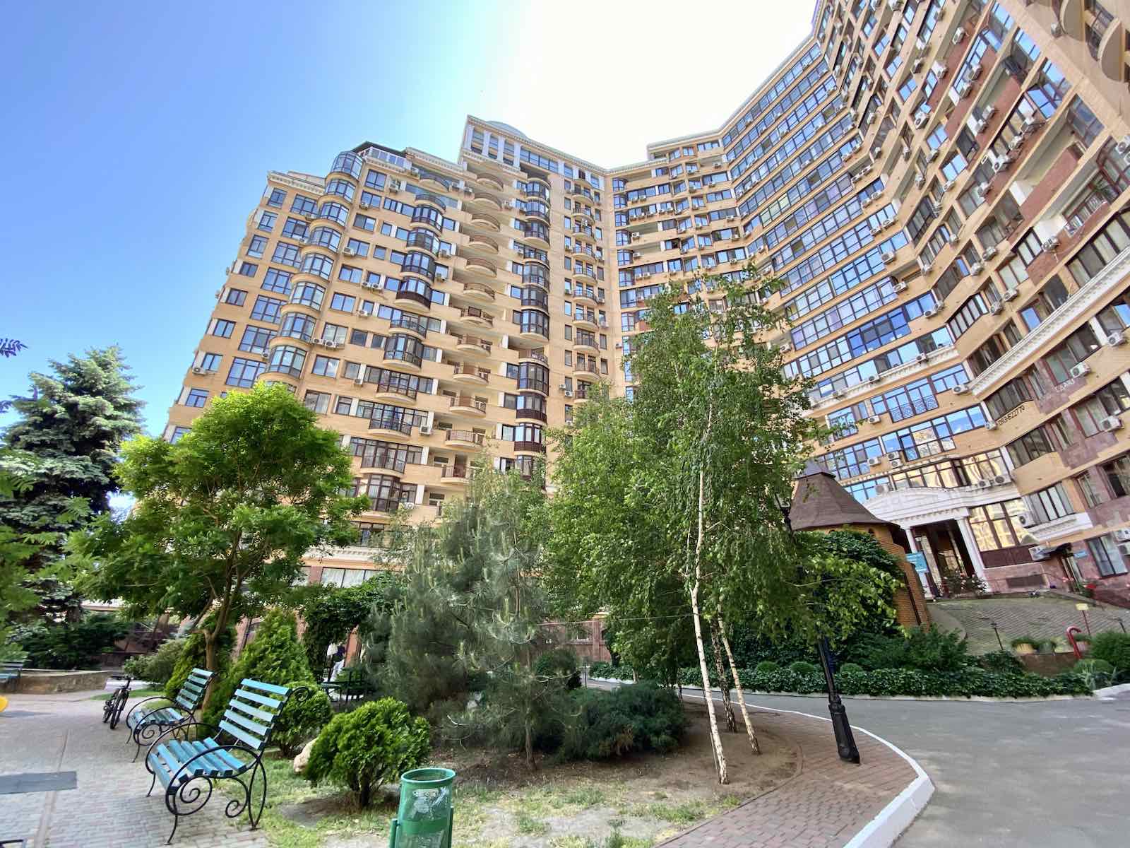 квартира із паркингом, 2 кімната +кухня студія #16