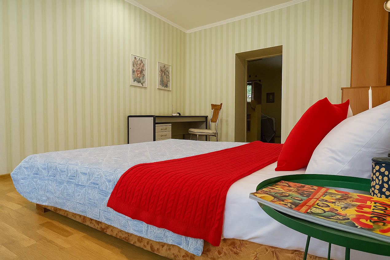 Просторная 2-ком. квартира с лоджией посуточно. Це... #4